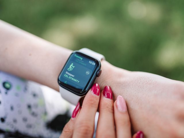 Apple Watch ou Garmin : quelle montre pour l&rsquo;activité quotidienne