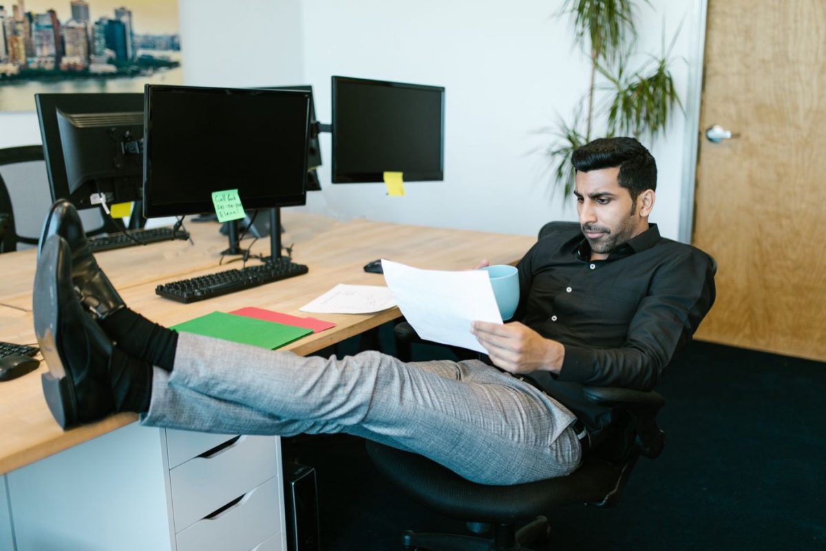 Exercices quotidiens au bureau pour corriger la posture