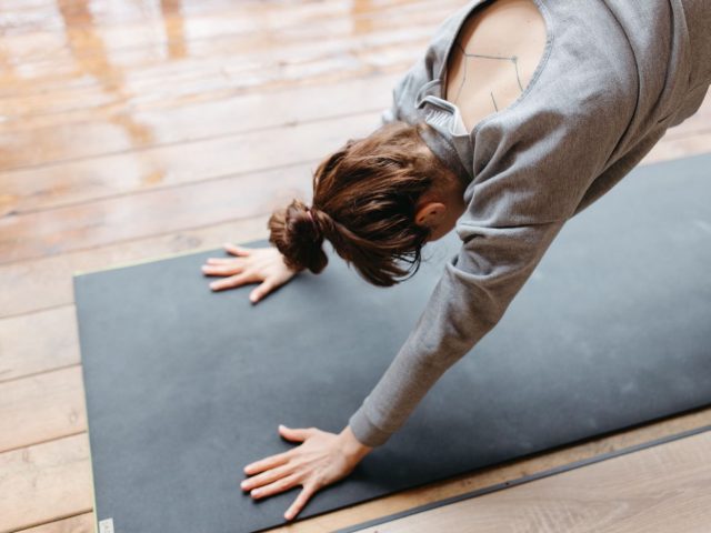 5 exercices quotidiens pour prévenir les douleurs lombaires