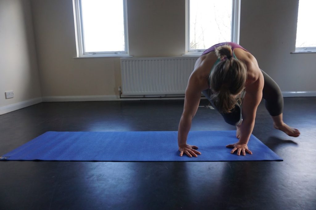 Tapis yoga ou tapis NBR : lequel pour exercices au sol